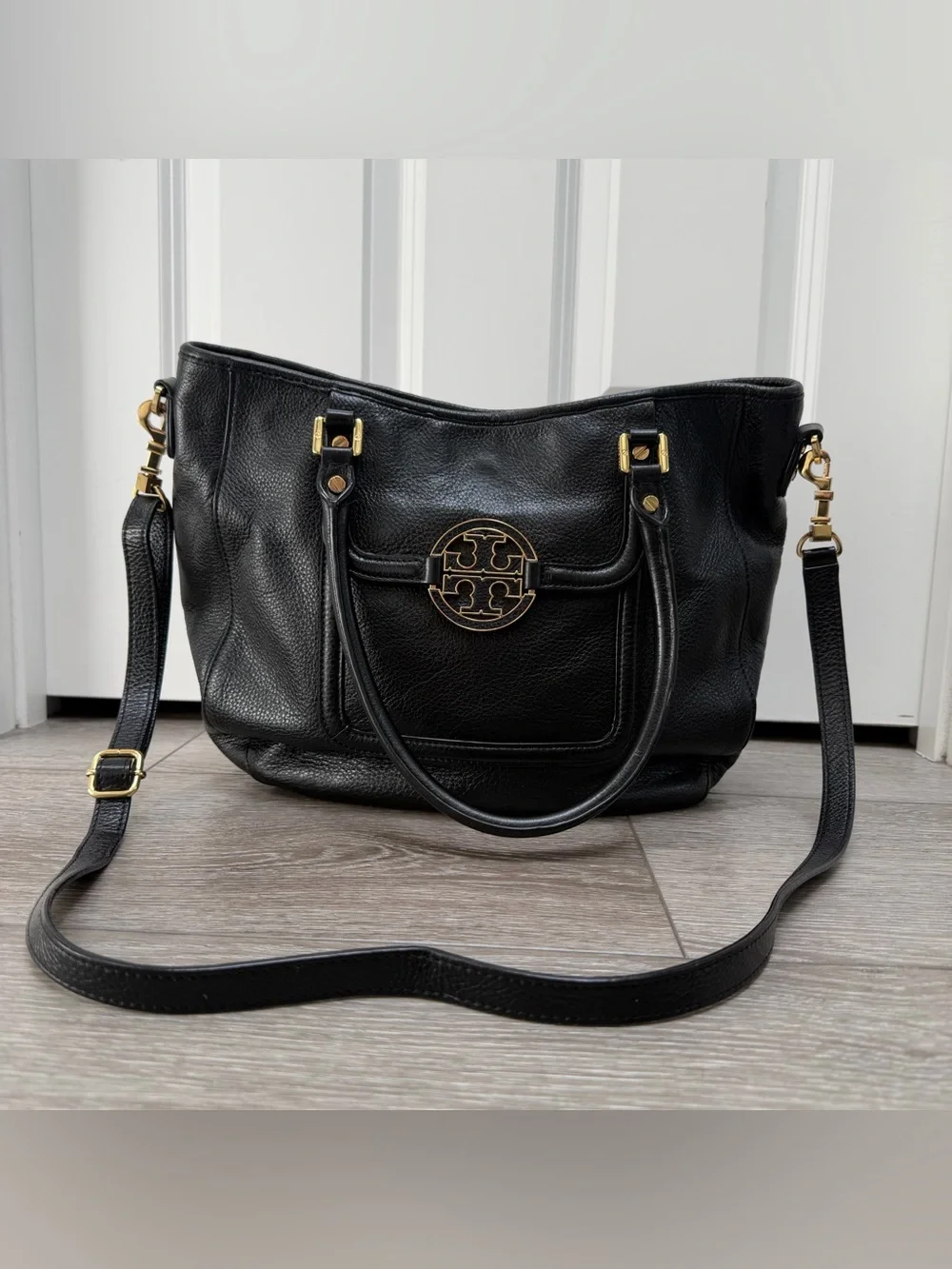 TORY BURCH AMANDA CLASSIC HOBO SATCHEL CROSSBODY HANDBAG BLACK PEBBLED LEATHER